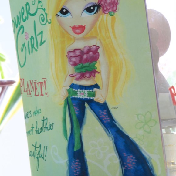 Bratz Flower Girlz Bratz doll (Chloe) - Picture 4 of 7